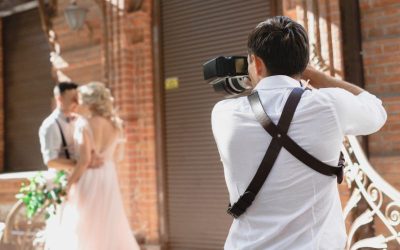 Jak wybrać fotografa ślubnego? – poradnik dla par młodych